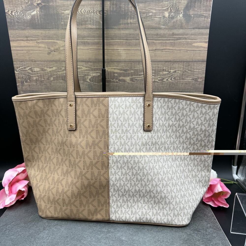 Michael Kors Carter Signature Large Open Tote Bag Purse Vanilla and Tan Multi - Picture 2 of 12